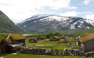 I Grøvudalen blir seterdrifta hver sommer ført videre i ubrutt tradisjon. Foto Oskar Puschmann
