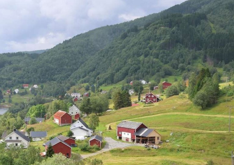 Bildet viser Jordbruksgrend Ørnes-Engan Sørfold Nordland Foto Oskar Puschmann