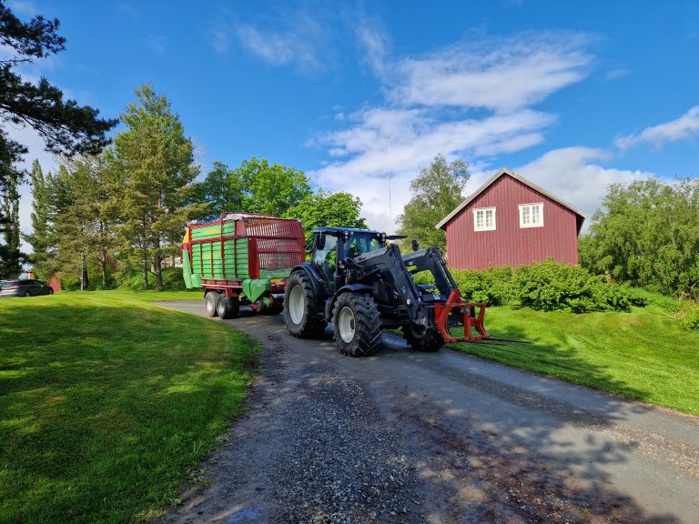 Det er mer enn traktorkjøring å tenke på for nye bønder.    Foto: Landbruksdirektoratet.