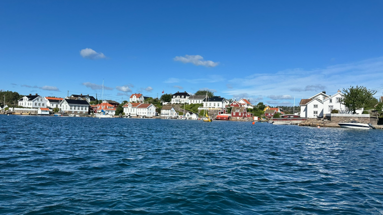 Bilde viser Lyngør høsten 2025