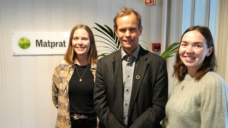 Bilde viser Oda Skarstad, Elle Sáve Gaup-Oskal og Jørn Rolfsen